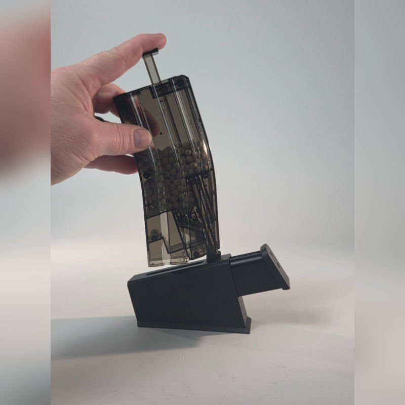 Pistol magazine adapter for cyclone style speedloader